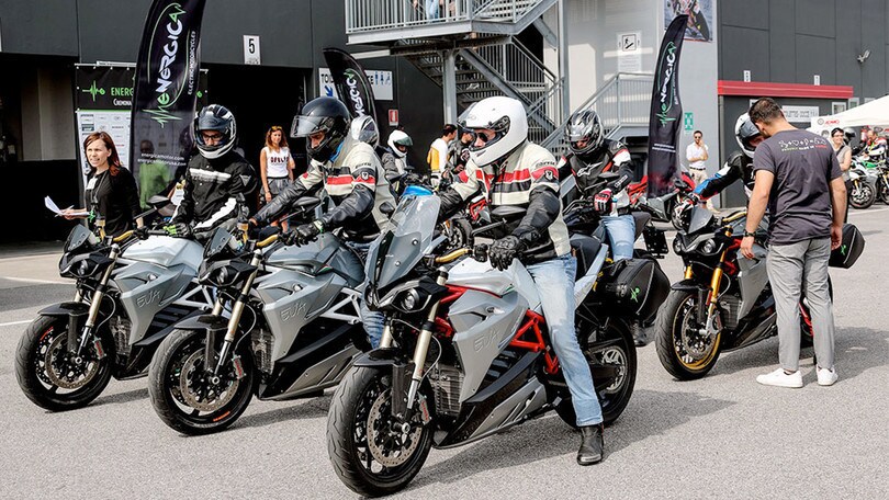 Electric Academy di Energica, il corso di guida per moto elettriche