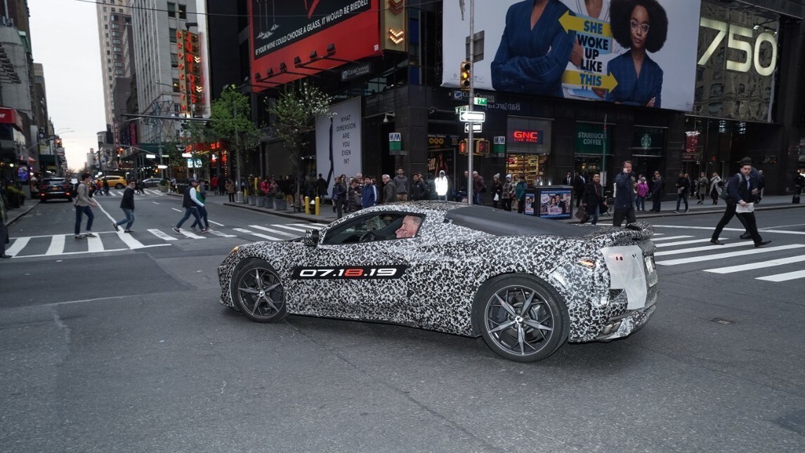 Chevrolet Corvette C8, il rombo del motore V8 - Video