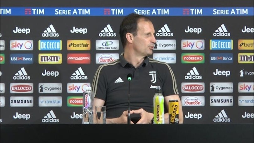 Allegri propone ai giornalisti un campanaccio per prenotarsi