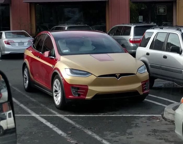 La Tesla Model X che richiama Iron Man - Le Foto