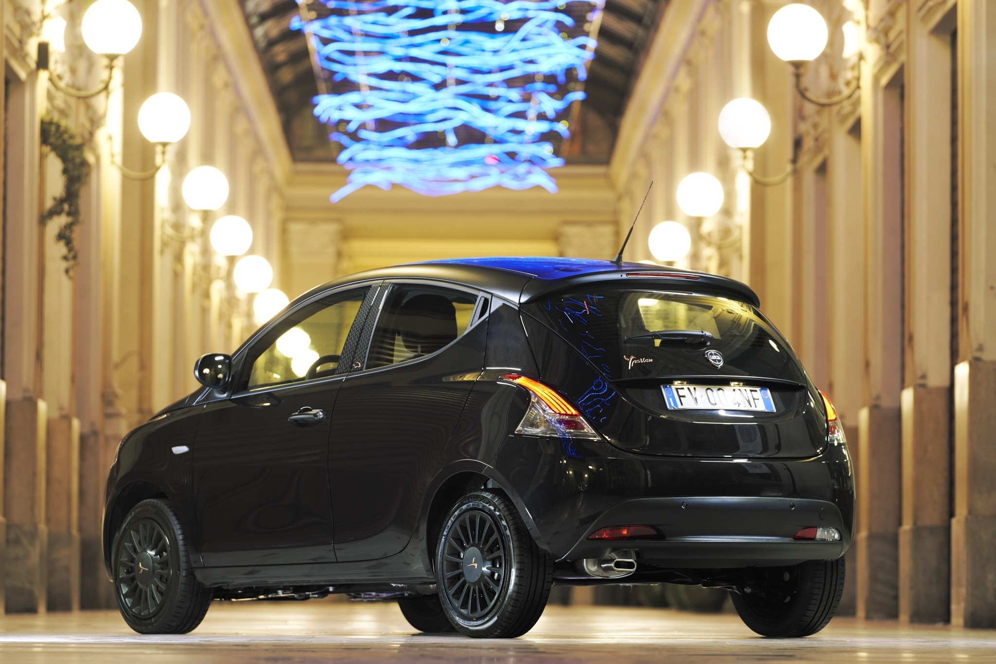 Nuova Lancia Y Black and Noir: VIDEO