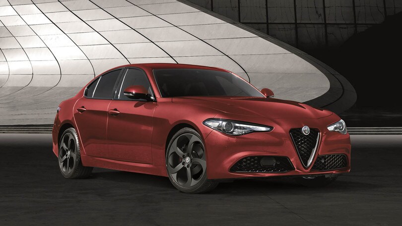 Alfa Romeo Stelvio e Giulia disponibili con allestimento Sport Tech