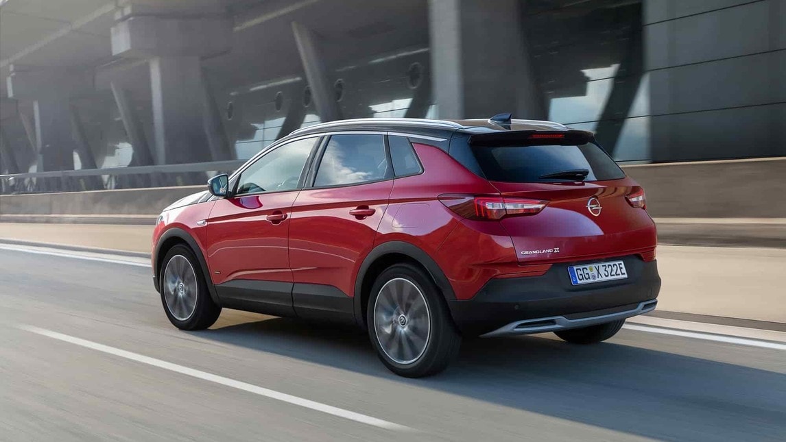 Opel Grandland X Plug In Hybrid, le foto del Suv elettrificato