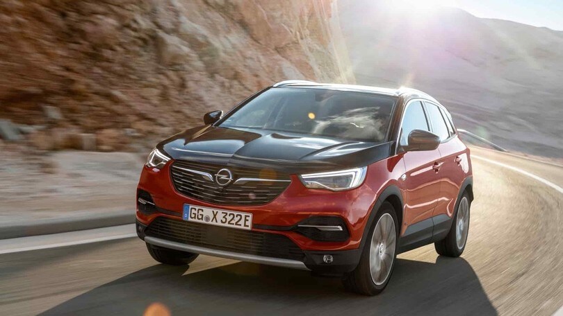 Opel Grandland X Plug-In Hybrid, Suv elettrificato da 300 cavalli