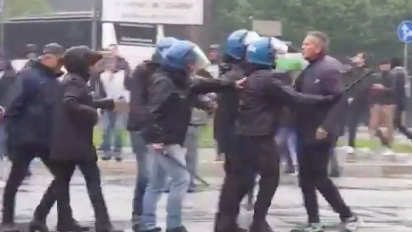 Atalanta-Lazio, volano insulti: tensione tra un tifoso e Mihajlovic