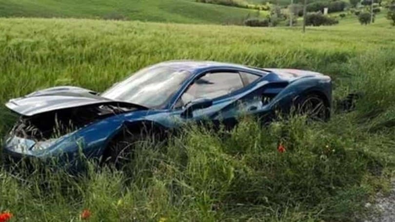Mille Miglia: due Ferrari distrutte e una donna in ospedale