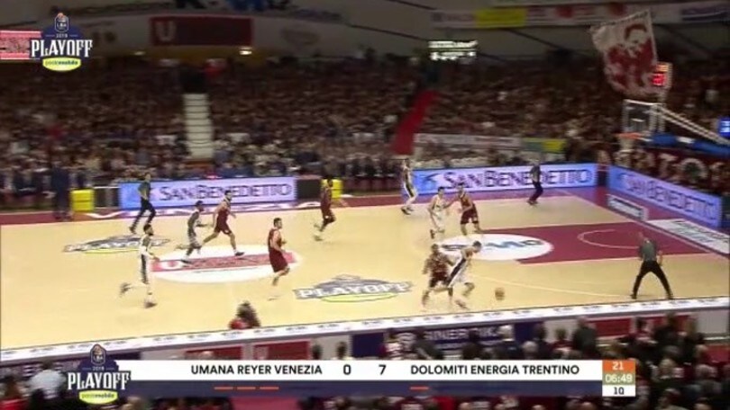 Umana Reyer Venezia - Dolomiti Energia Trentino 67-57