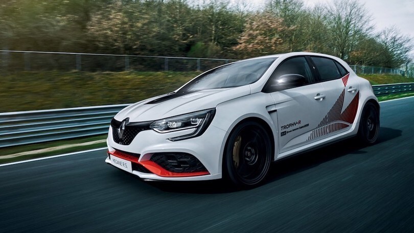 Megane RS Trophy-R, la nuova sportiva potente e più leggera