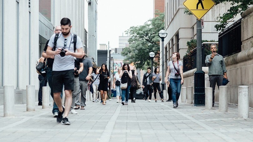 New York, multe in arrivo per chi si distrae in strada con lo smartphone