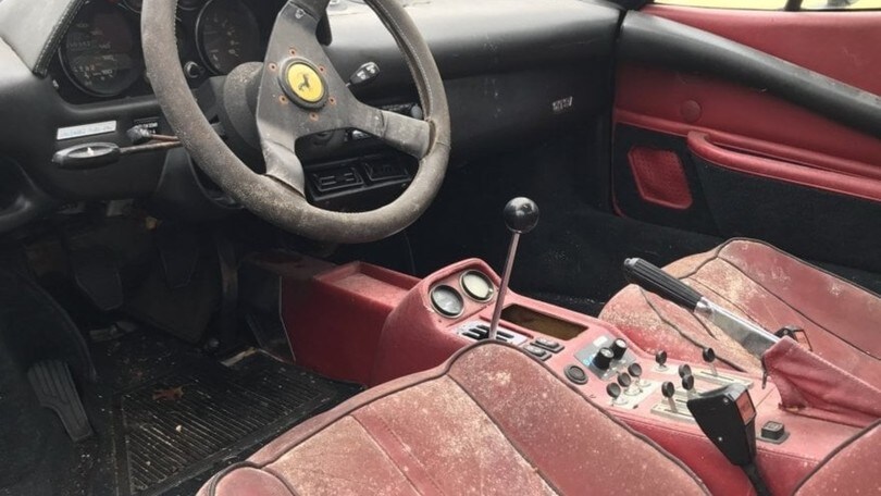 Ferrari abbandonate in Texas, un oltraggio al mito della Rossa