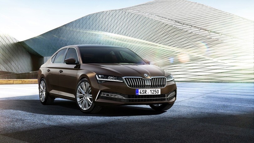 Skoda Superb 2020: tutti gli scatti