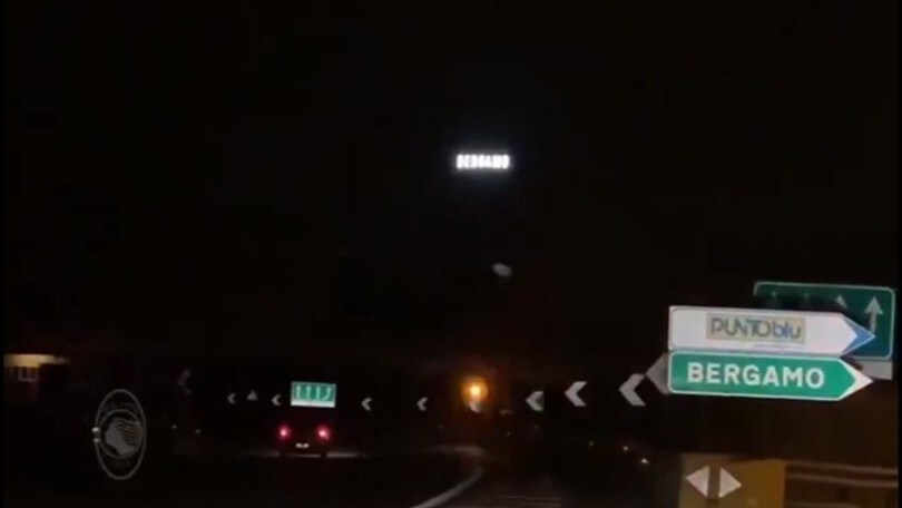 I tifosi dell'Atalanta festeggiano i giocatori al ritorno da Reggio Emilia