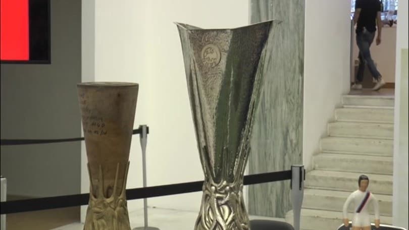 Il Napoli si complimenta con Sarri per la vittoria dell'Europa League