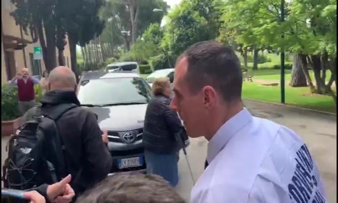 Napoli, Di Lorenzo a Roma per le visite mediche