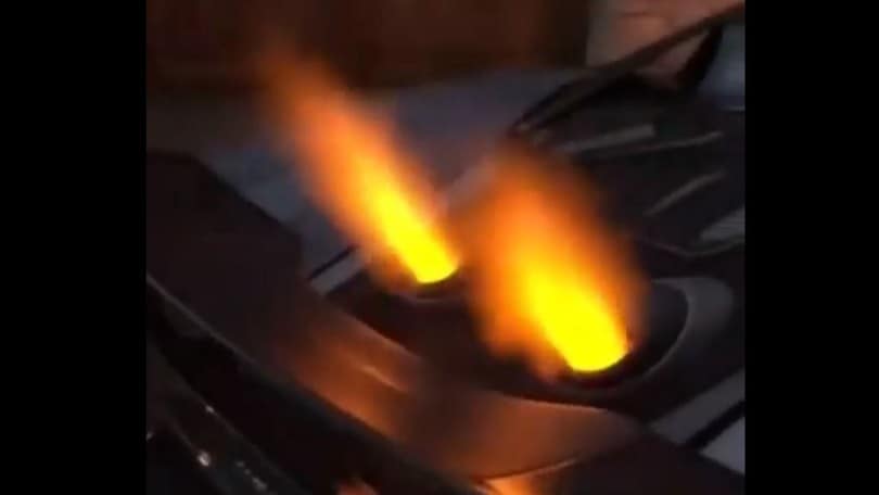 McLaren 600LT, dagli scarichi escono le fiamme - Il Video
