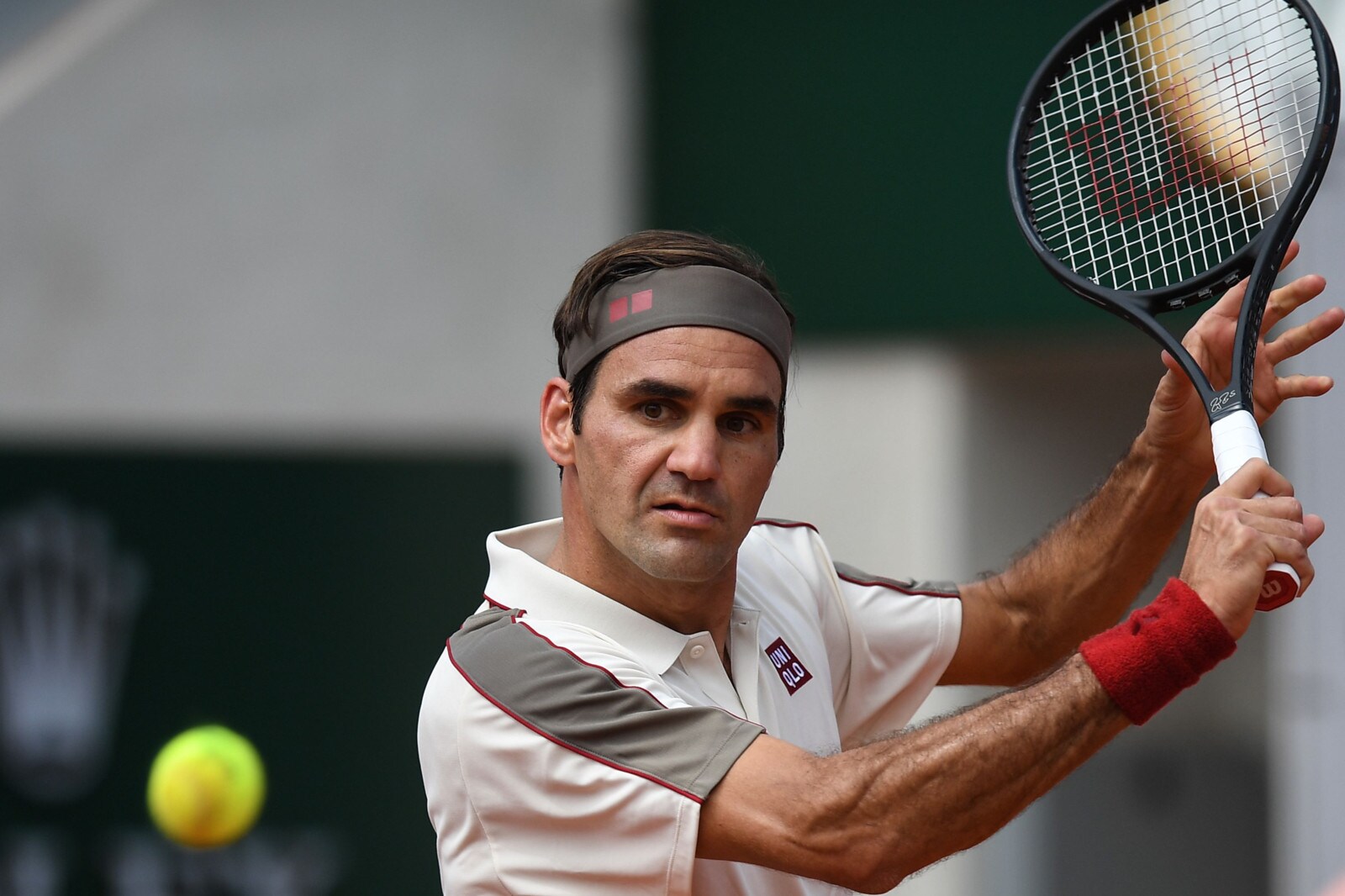 Federer supera Ruud e centra gli ottavi al Roland Garros