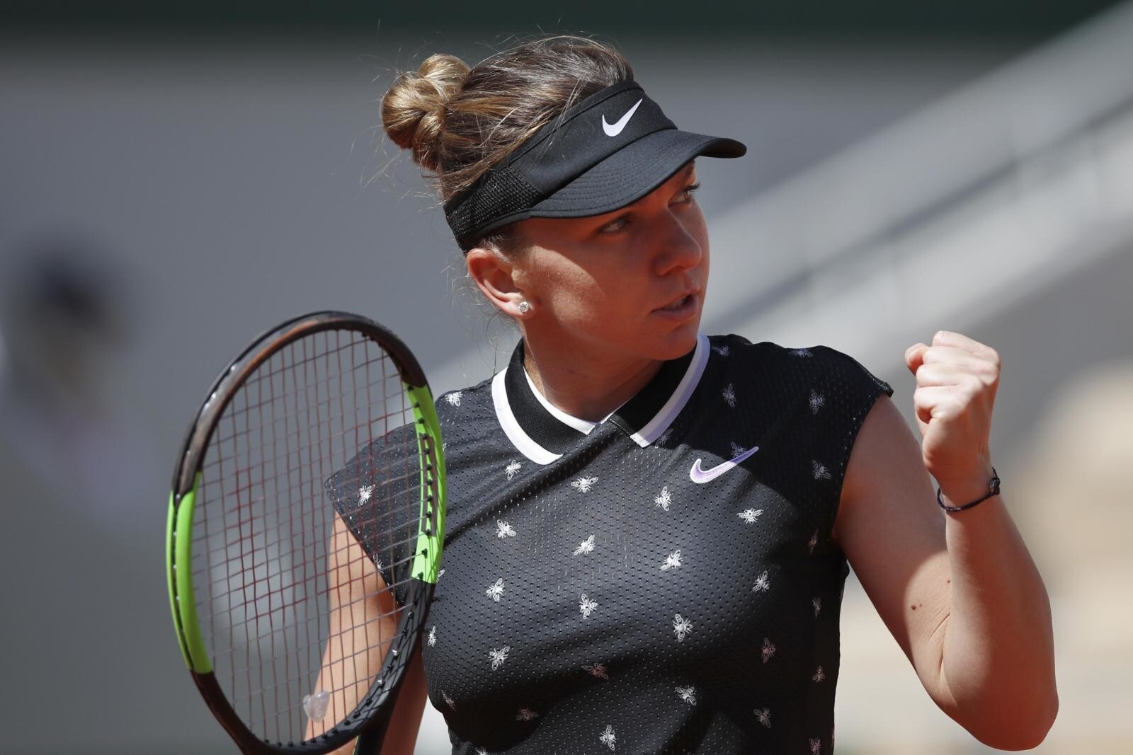 La Halep schianta la Swiatek e si qualifica per i quarti del Roland Garros