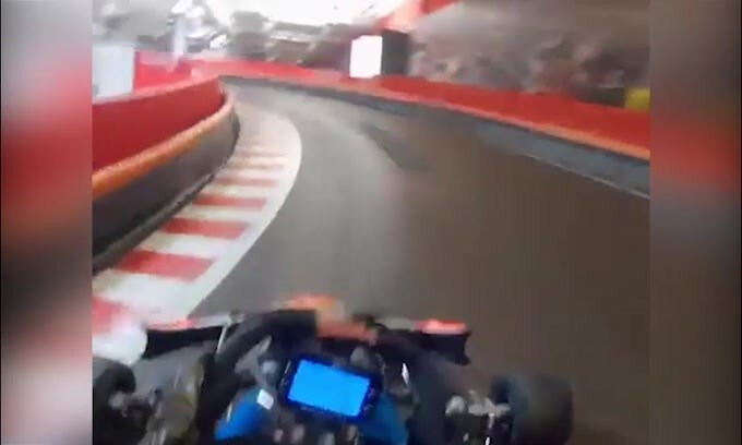 Derapate e velocità: Sainz si allena sui kart