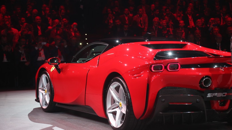 Ferrari SF90 Stradale: l'incredibile World Première
