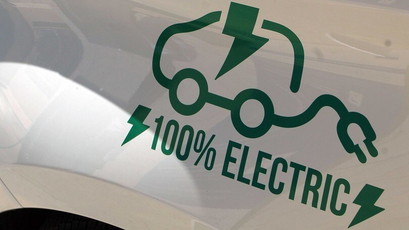 Milano, proposto bando da 500 licenze per taxi elettrici