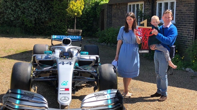 L'addio di Hamilton a Harry: il suo piccolo fan non ce l’ha fatta
