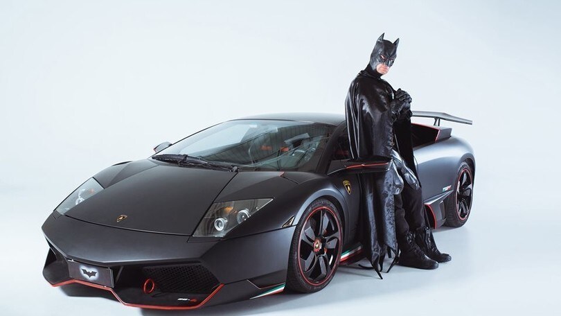 Lamborghini, Batman sulla Murcielago per beneficenza