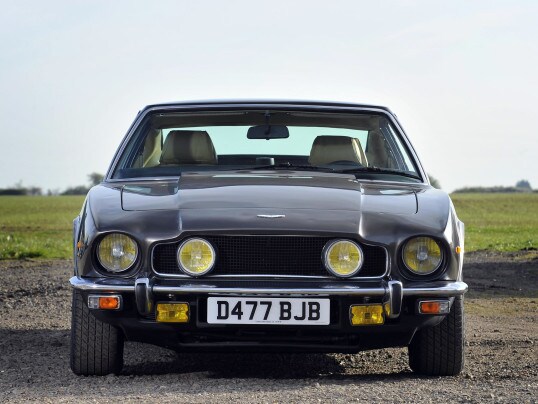 Aston Martin V8 Vantage, le foto della supercar di 007
