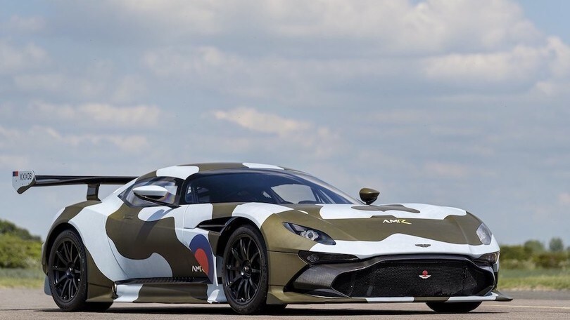 Alla Gumball 3000 Aston Martin Vulcan e Stelvio custom