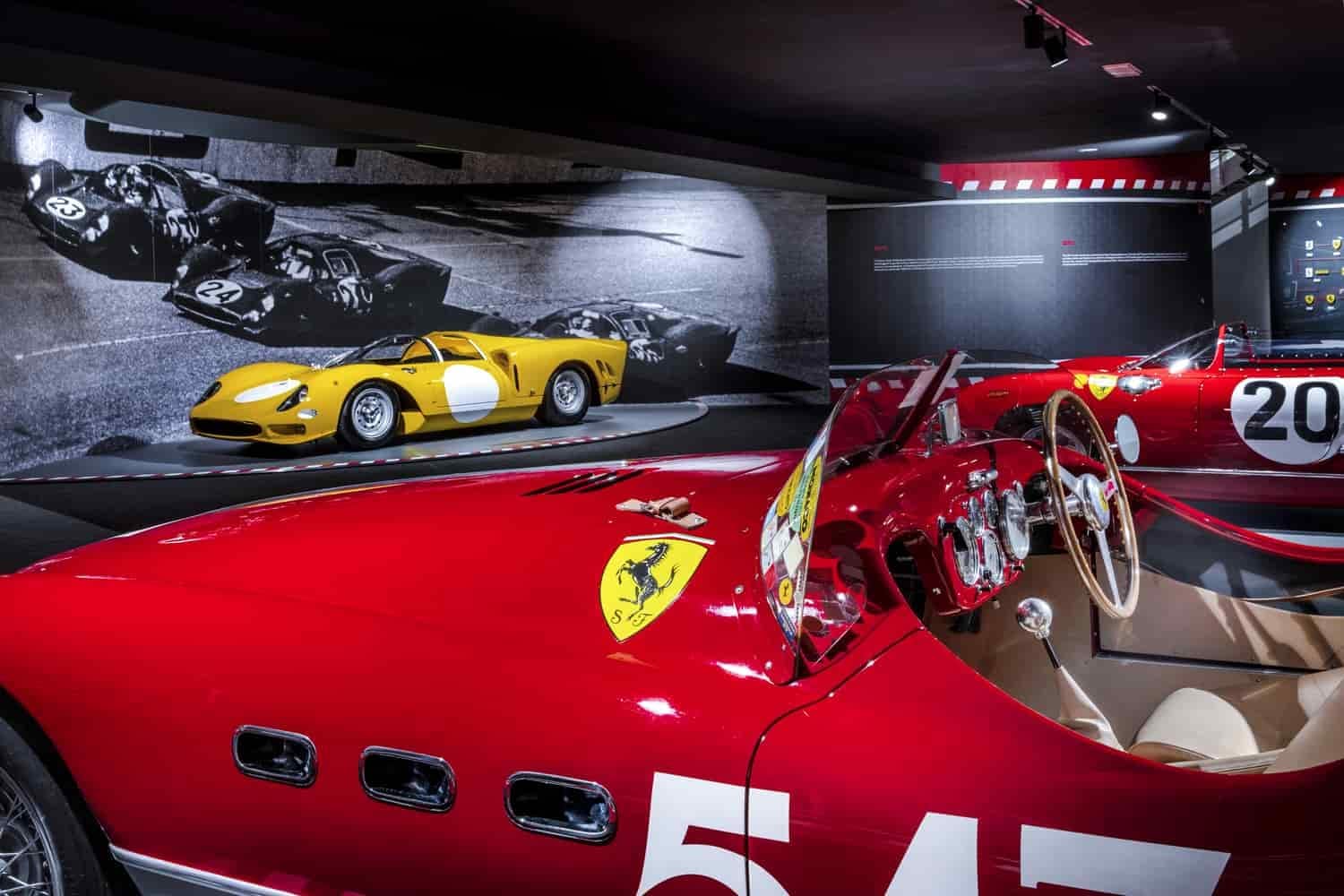 Scuderia Ferrari: in mostra "90 anni" e "hypercar" FOTO