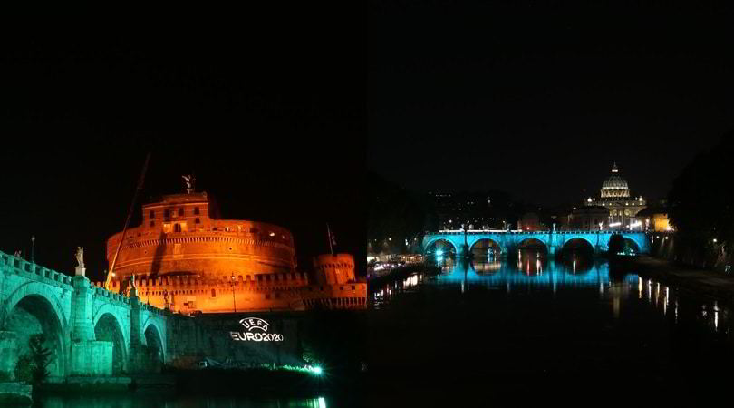 Roma si colora di Euro2020: spettacolo di luci a Ponte Sant'Angelo