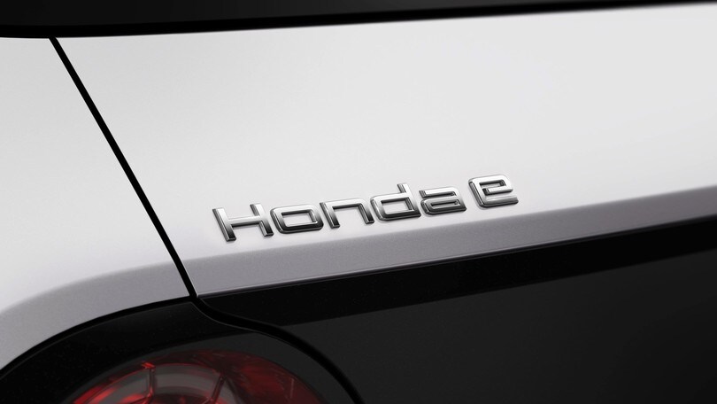 Honda e, la compatta electrovintage: le foto
