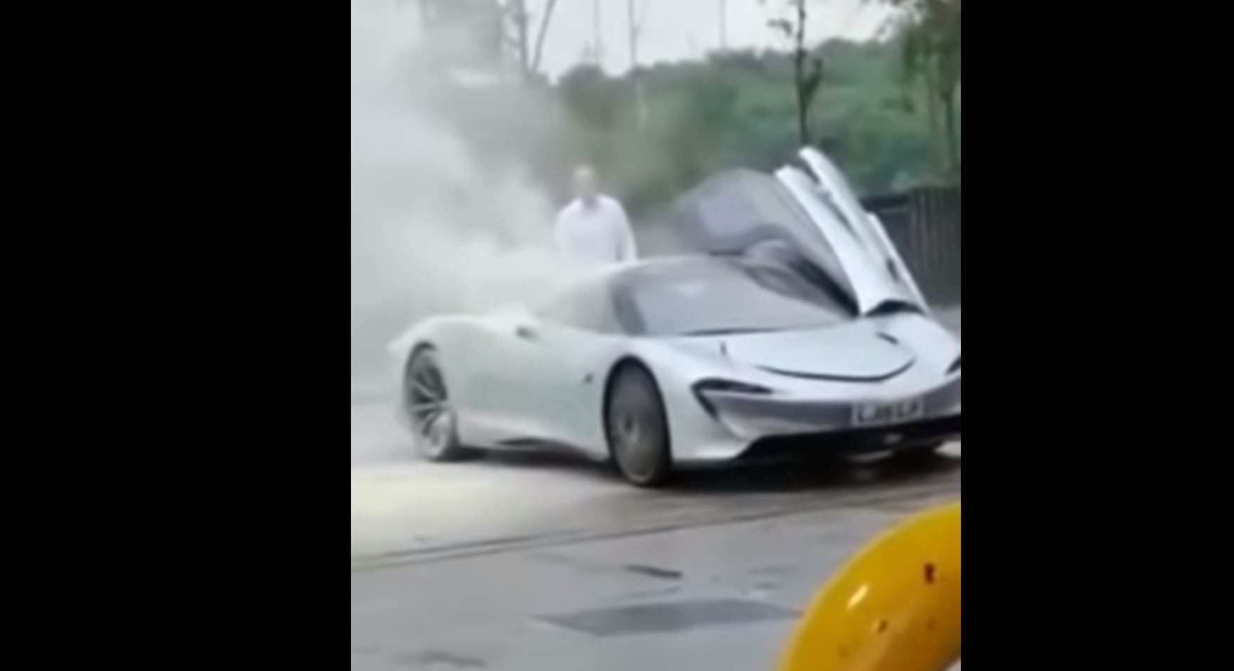 McLaren, un prototipo della Speedtail si incendia  - VIDEO