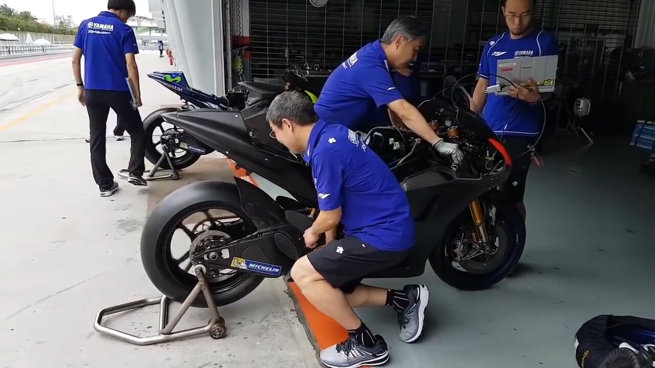 MotoGp, pole per Quartararo davanti a Marquez