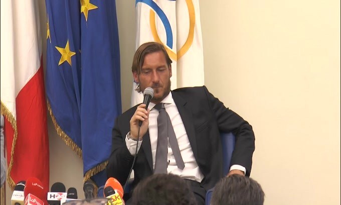 Totti: "Mi hanno pugnalato"