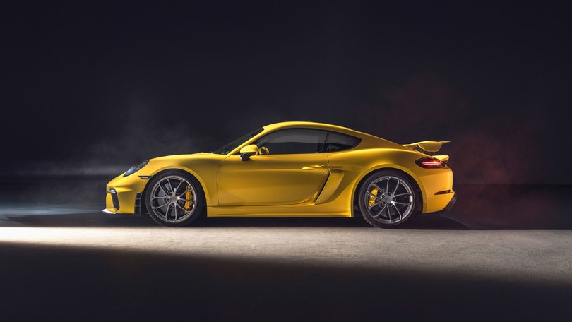 Porsche 718 Cayman GT4, ecco le foto