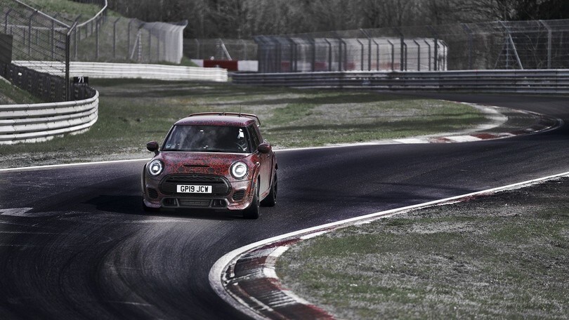 MINI Cooper Works GP in pista al Nürburgring: le foto