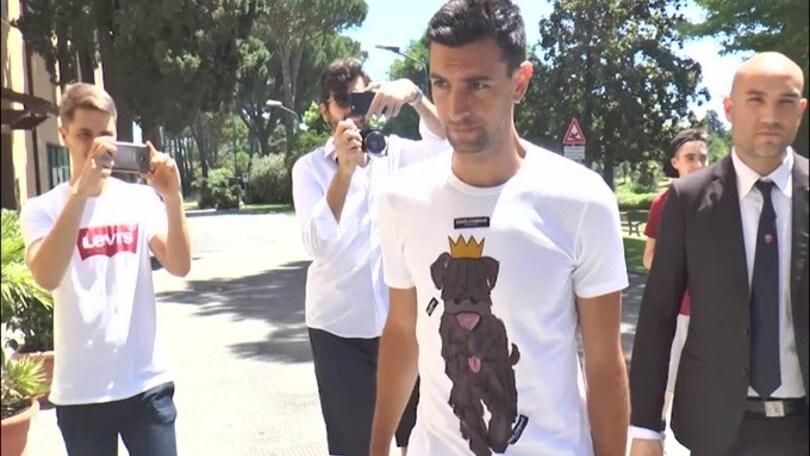 Roma, tifosi a Pastore: "Rimani? Lui risponde: "Sì e dove vado?”