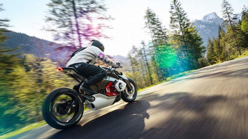 BMW Vision DC Roadster, le immagini della moto elettrica