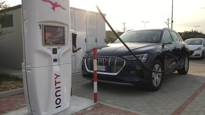 Auto elettriche: obbligo di rumorosità dal 1 luglio con AVAS