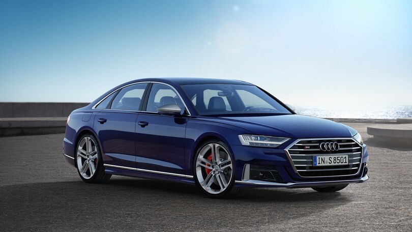 Audi S8, l'ammiraglia sportiva diventa ibrida e predittiva