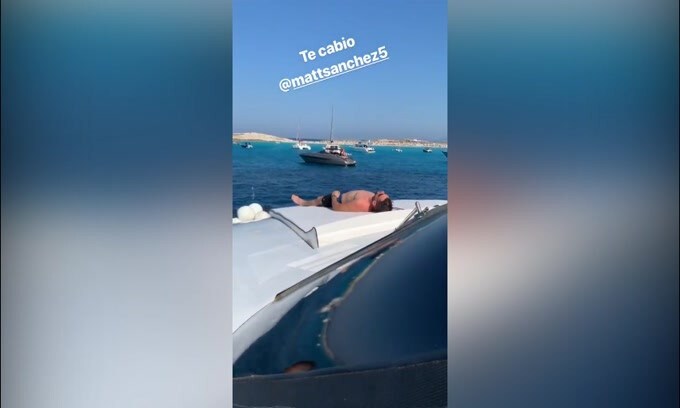 Gomez, scherzo al compagno di barca
