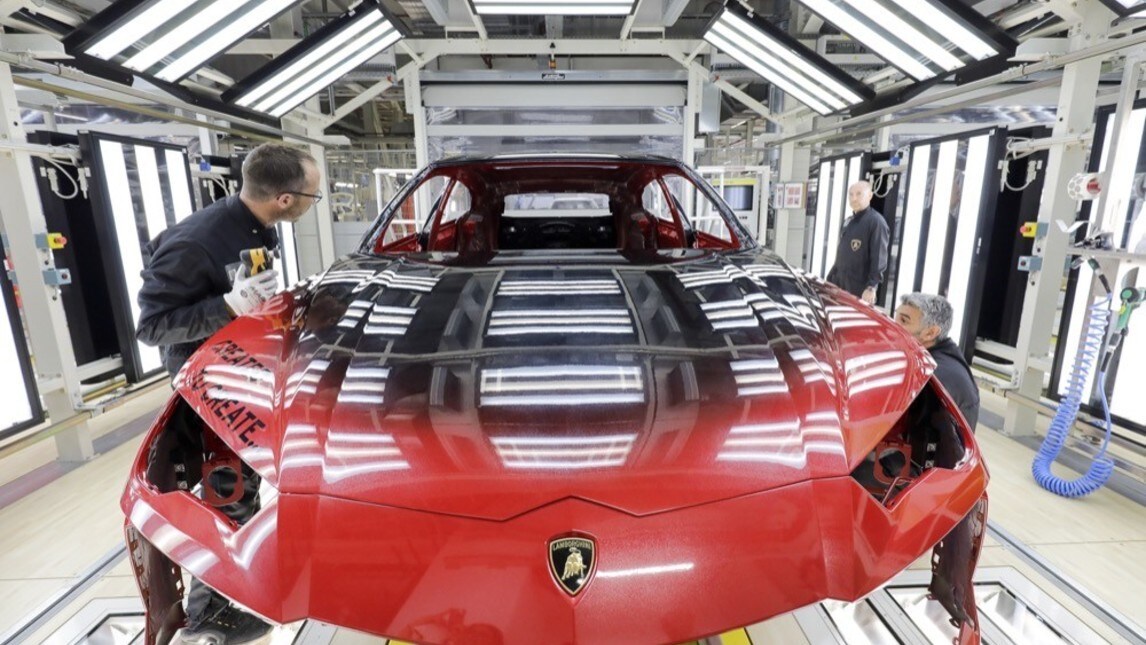 Lamborghini, record di vendite e nuovo impianto verniciatura hi-tech
