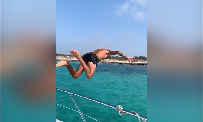 Joao Cancelo, tuffo spettacolare!
