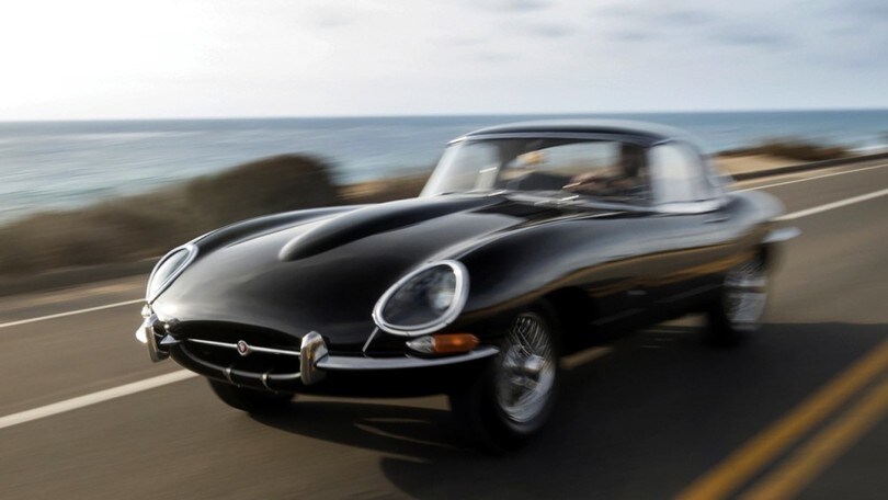 Jaguar E-Type, auto icona di Diabolik: le foto