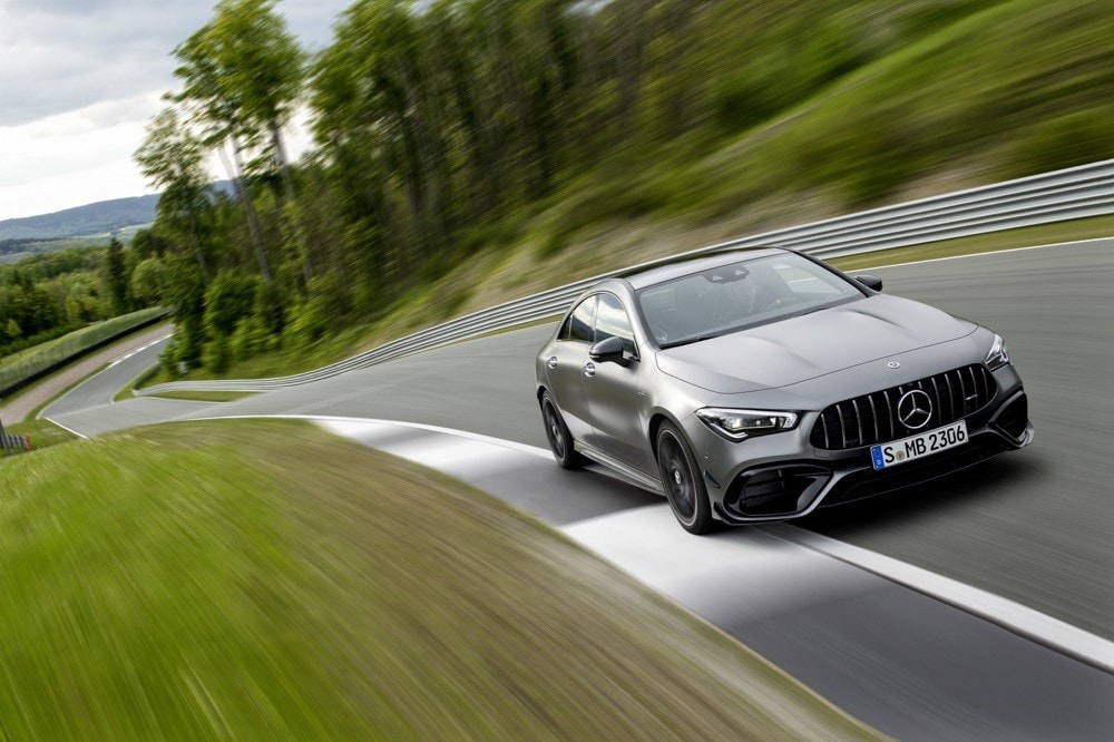 Nuova Mercedes AMG A45 e CLA 45: le immagini