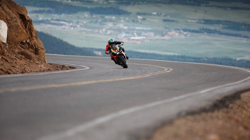 Aprilia Tuono 1100 Factory, le foto della trionfatrice nella Pikes Peak