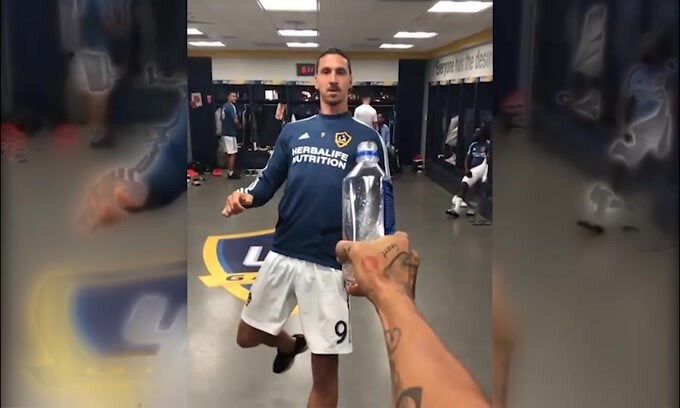 Ibrahimovic, Bottle Challenge Cap superata