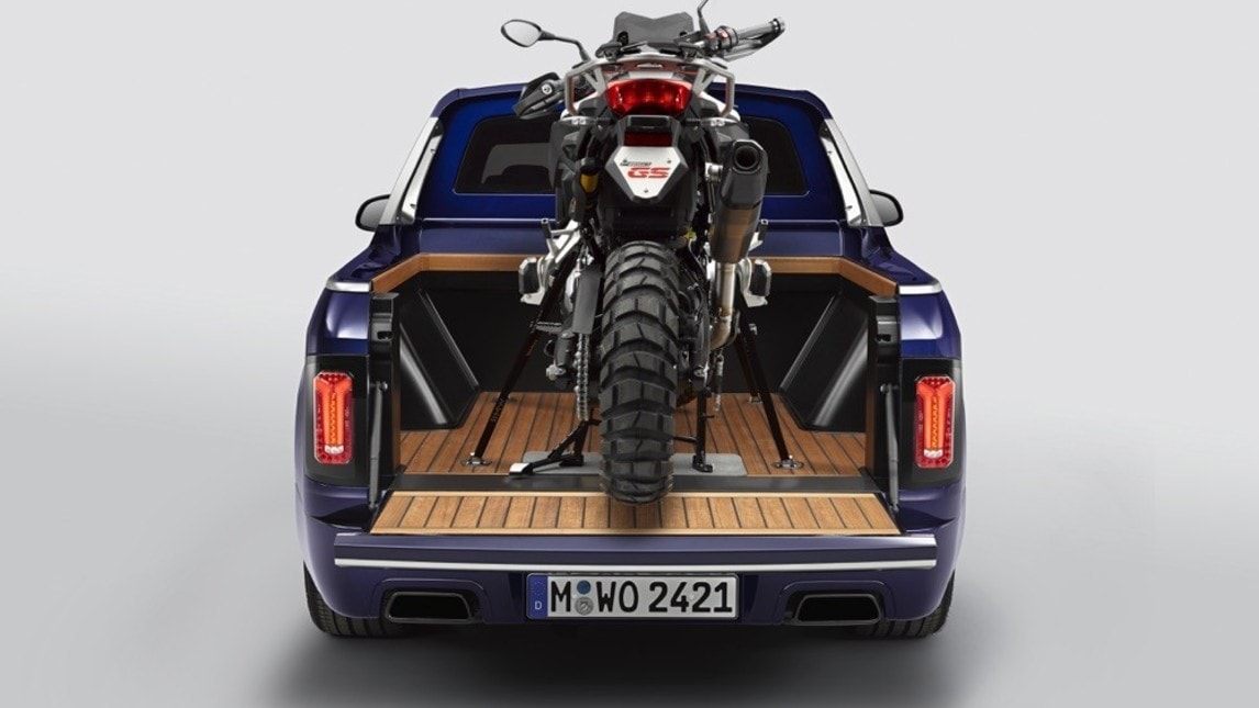 BMW X7 si trasforma in pick-up: l'idea è di 12 giovani