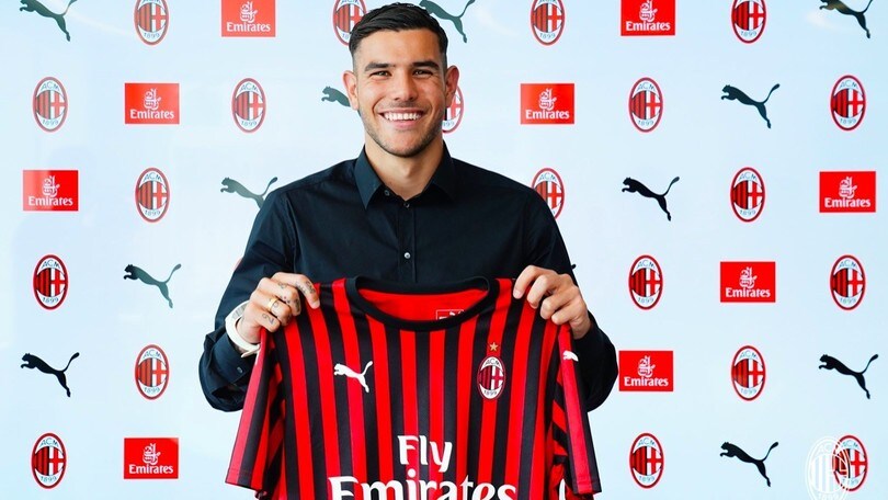 Theo Hernandez: "Spero di fare la storia del Milan. Maldini? Decisivo"