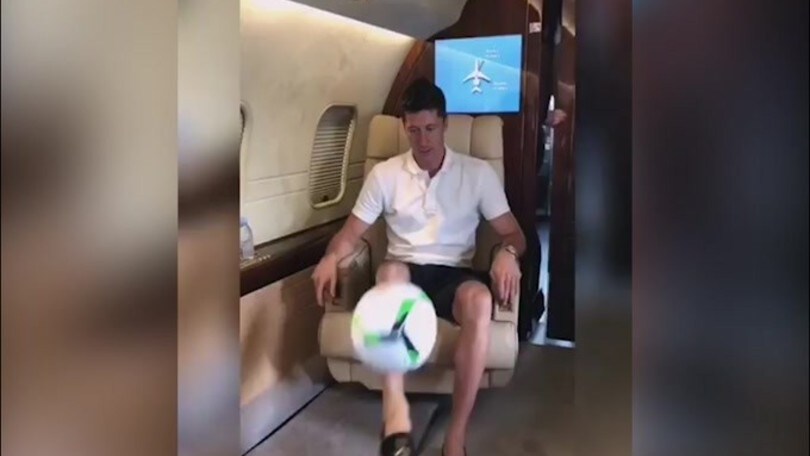 Lewandowski, 50 palleggi tra le nuvole